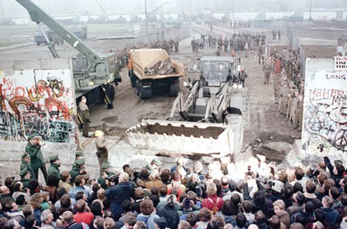 11/12/89 — Bringing in Heavy Artillery