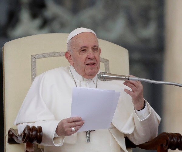 Feeling 'Caged' by Coronavirus Alarm, Pope Delivers Sunday Address Over Internet