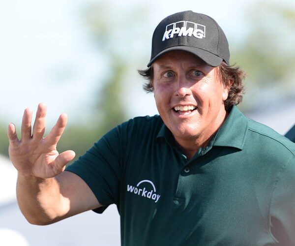 Phil Mickelson Apologizes for Puttering Around Embarrassingly