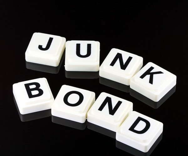 New Twist in Red-Hot Junk Debt Market: Some Deals Are Flopping