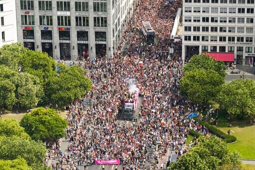 150,000 People March for LGBTQ Rights in Berlin