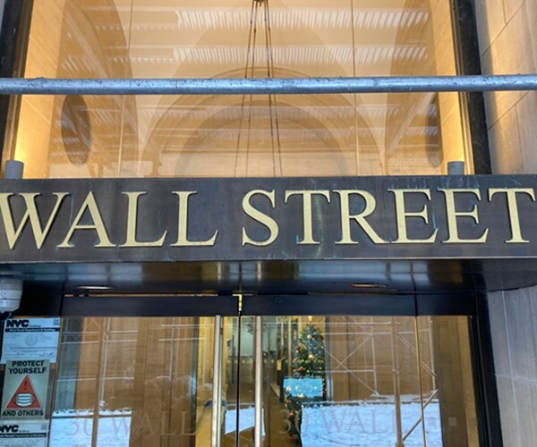 Stocks Drop, Dollar Gains as Fed Minutes in Focus