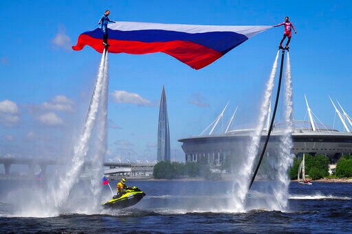 Putin Attends First Public Event after Months of Lockdown