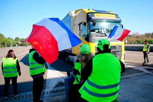 French Drivers Block Oil Depots to Protest Fuel Price Hikes