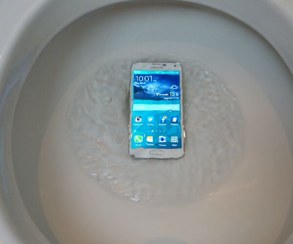 iPhone Sales Drop for First Time Ever as Apple Profits Miss