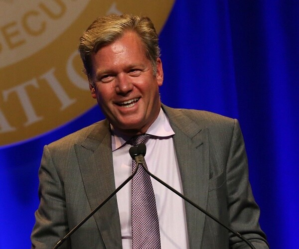 chris hansen speaks into mic