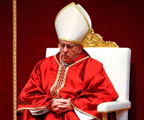 Pope Attends Good Friday Service Recalling Jesus' Suffering