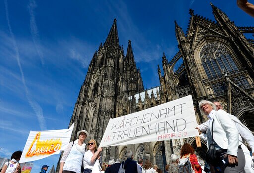 Human Chain Rings German Cathedral to Demand Gender Equality
