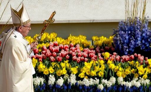 Faithful Flock to Vatican as Pope Celebrates Easter Sunday