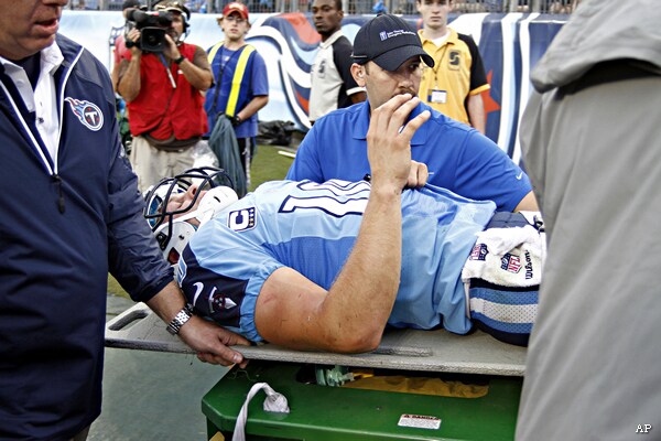 Jake Locker Injury: Titans QB's Hip Doesn't Seem as Bad as Thought
