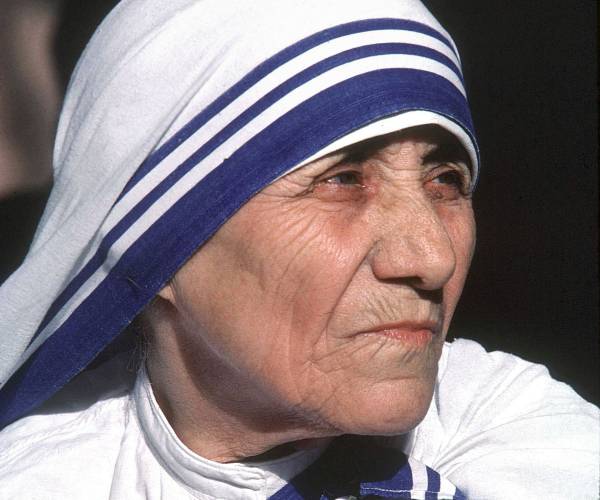 India Blocks Mother Teresa Charity's License, Blocks Foreign Donations