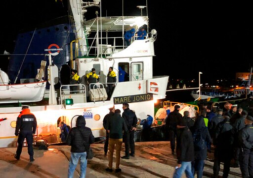 Italy Seizes Rescue Ship, Permits Migrants to Land in Italy