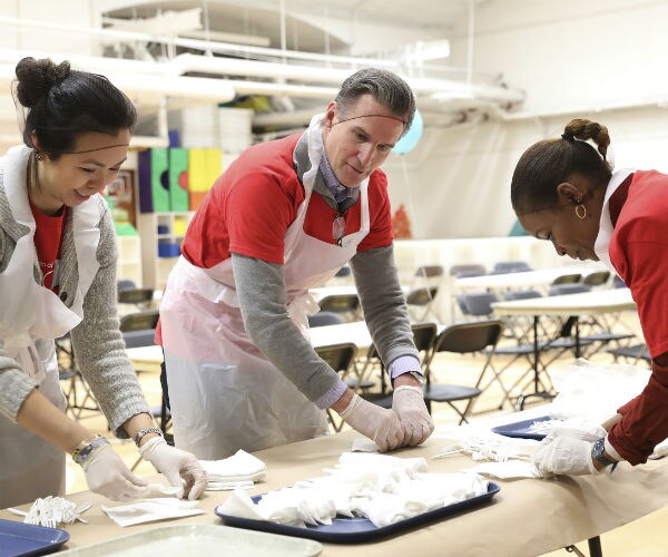 macy's ceo jeff gennette working in a new york soup kitchen