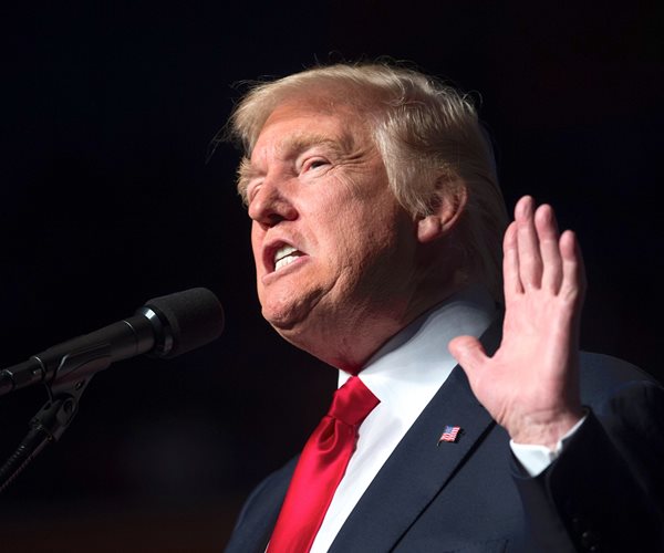 Trump Bashes 'Clown' Schumer on Obamacare Again