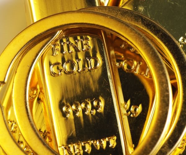 Gold Jumps to 6-Month High on China Reopening