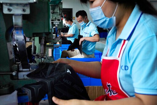 China Manufacturing Weakens as Anti-virus Controls Tighten