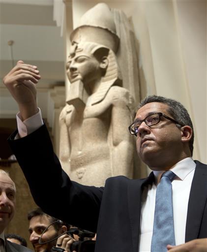 Egypt Unveils Oldest Papyrus, Details on Pyramid-builders