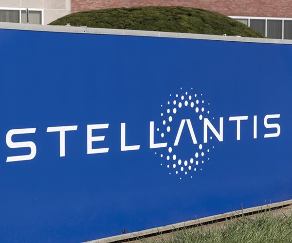 Moody's Puts Stellantis' Credit Ratings on Negative Outlook