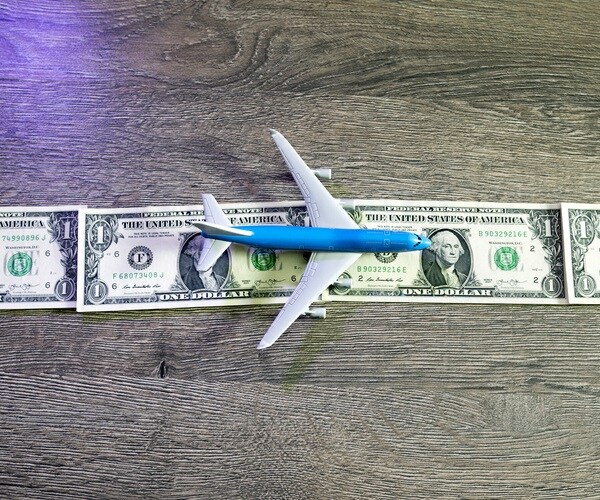 Treasury Agrees on Loan Terms With American, 4 Other Airlines