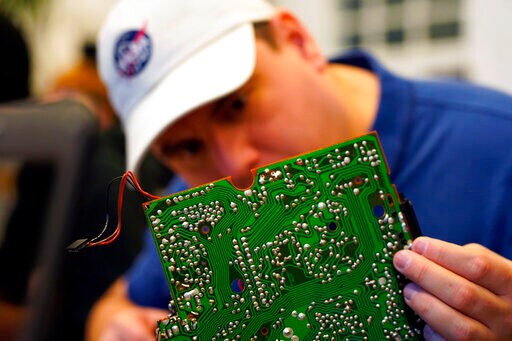 European Activists Fight for Right to Repair Electronics