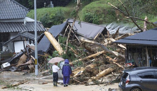 A Strong Tropical Storm Is Lashing Parts of Japan and Disrupting Holiday Travel
