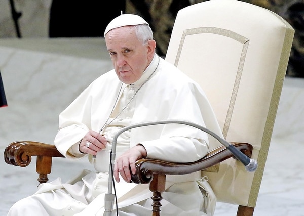 Pope Francis: Youths Wasting Time on Internet, Smartphones, TV