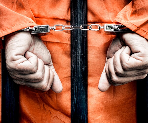 $100M Ponzi Schemer Walks Away From California Prison Camp