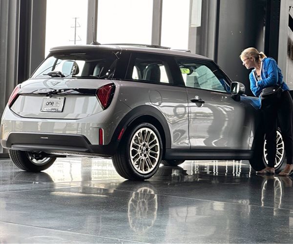 US Consumer Sentiment Slips Again in September