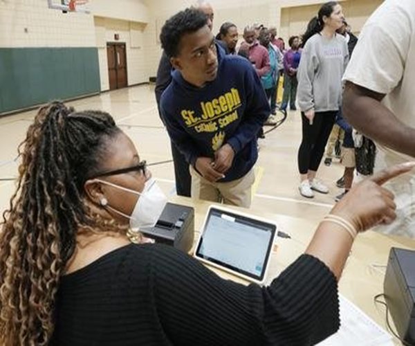 Miss. Choosing Between First-Term GOP Gov and Dem Related to Elvis