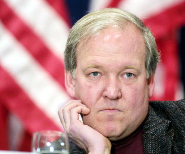 Clinton WH Press Secretary Spars With Huckabee Sanders