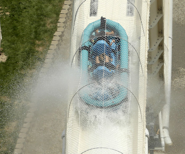 Kansas Gov.: Probe Amusement Park Regulations After Child's Death