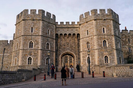 Report: Fake Priest Conned Way into Royal Guards' Barracks