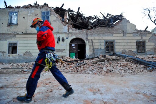 Quake Aftershocks Keep People out of Homes in Croatia