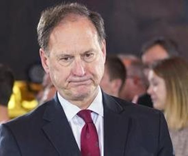 2nd Flag Carried by Jan. 6 Rioters Displayed Outside House Owned by Justice Alito: Report