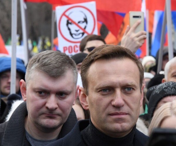 Kremlin Foe Navalny Says He Will Fly Home Despite Threats