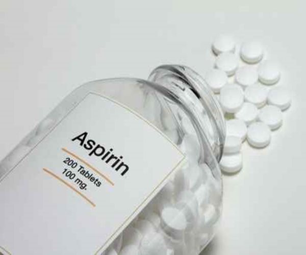 Aspirin Lowers Heart, Colon Cancer Risk: Experts