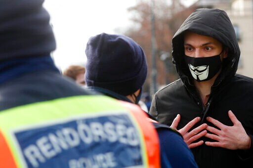 Hungarian Restaurant Workers Protest Lockdown Restrictions