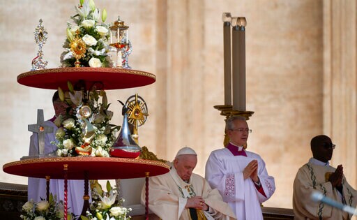 Pope Rallies from Knee Pain to Proclaim 10 New Saints