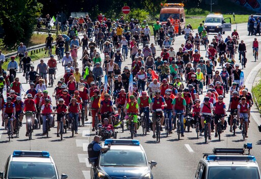 Climate Change Protests Hit Frankfurt as Auto Show Opens