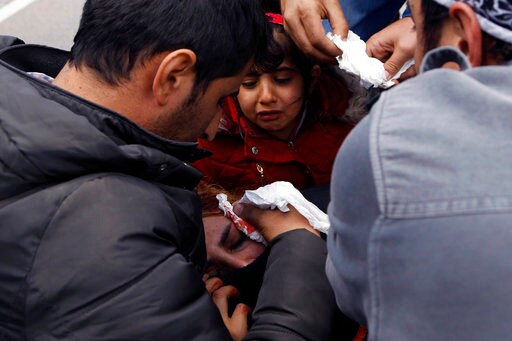 Migrants Clash with Bosnia Police at Croatia Border Crossing