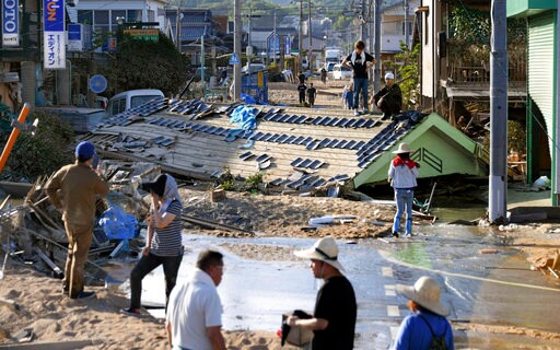 Rescuers Look through Mud for Japan Flood Victims; 122 Dead