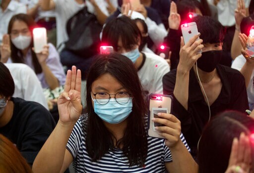 Thai Student Rallies Continue Despite Activist's Arrest