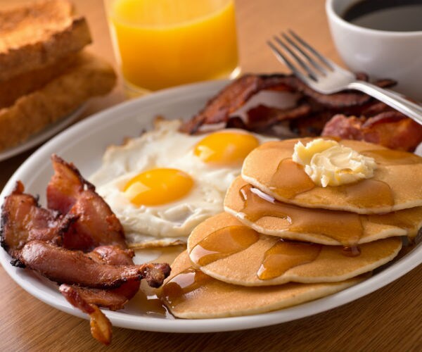 Later Breakfast, Earlier Dinner Might Help You Shed Body Fat