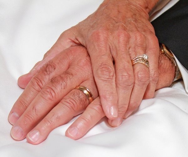 Government Statistics: Married People Live Longer