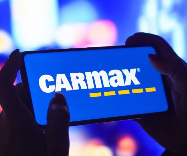 CarMax Pauses Share Buyback After 3Q Profit Plunges 86%