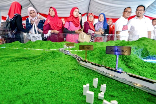 Malaysia Revives China-backed Rail Link, Cost Cut by a Third