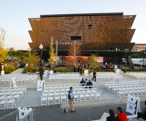 New Smithsonian Museum Chronicling Black History Opens