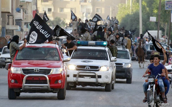 Militants Try to Tighten Their Grip in Iraq, Syria