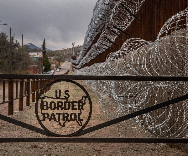 Mexico to Tighten Borders Against COVID-19 as US Offers Vaccine Help