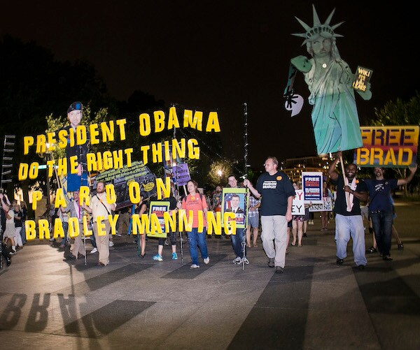 Ex-Trump Adviser Sam Nunberg: I Wish Trump Could Reverse Manning's Commutation